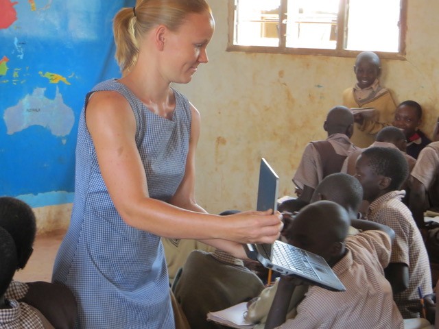 Astrid im Waisenhaus in Kenia. Bild: Dr. Astrid Kühne